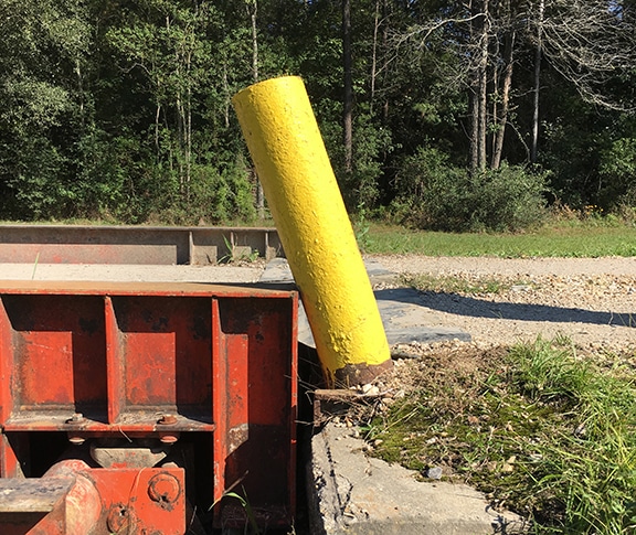 Truck Scale Guide Post leans on scale Truck Scale Guide Post leans on scale