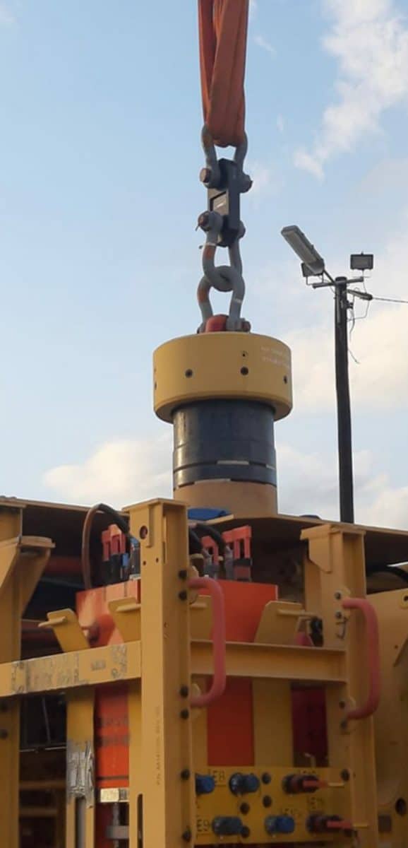 Straightpoint load cell attached to Crosby Shackled are used to measure the weight of the object being lifted by the crane