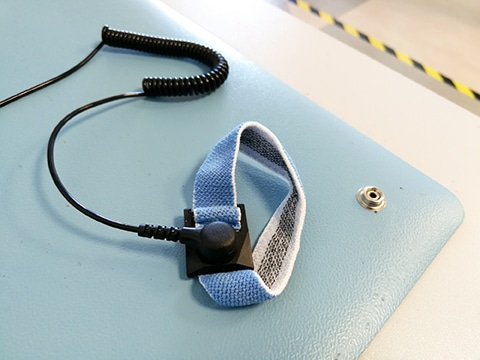 ESD bracelet for professional electronics repair and maintenance ESD bracelet for professional electronics repair and maintenance