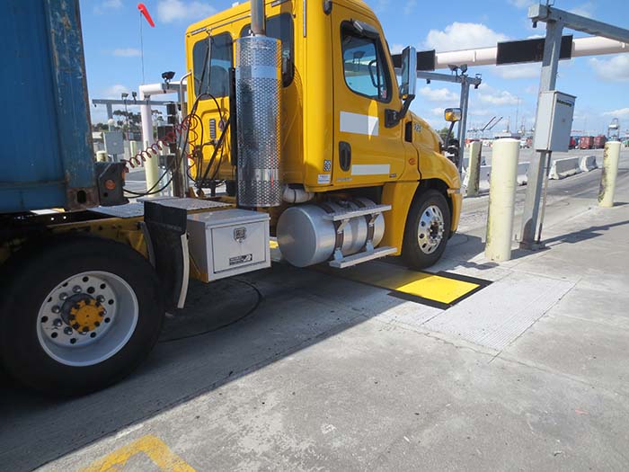 Yellow truck rolls over Intercomp weigh-in-motion truck scale Yellow truck rolls over Intercomp weigh-in-motion truck scale
