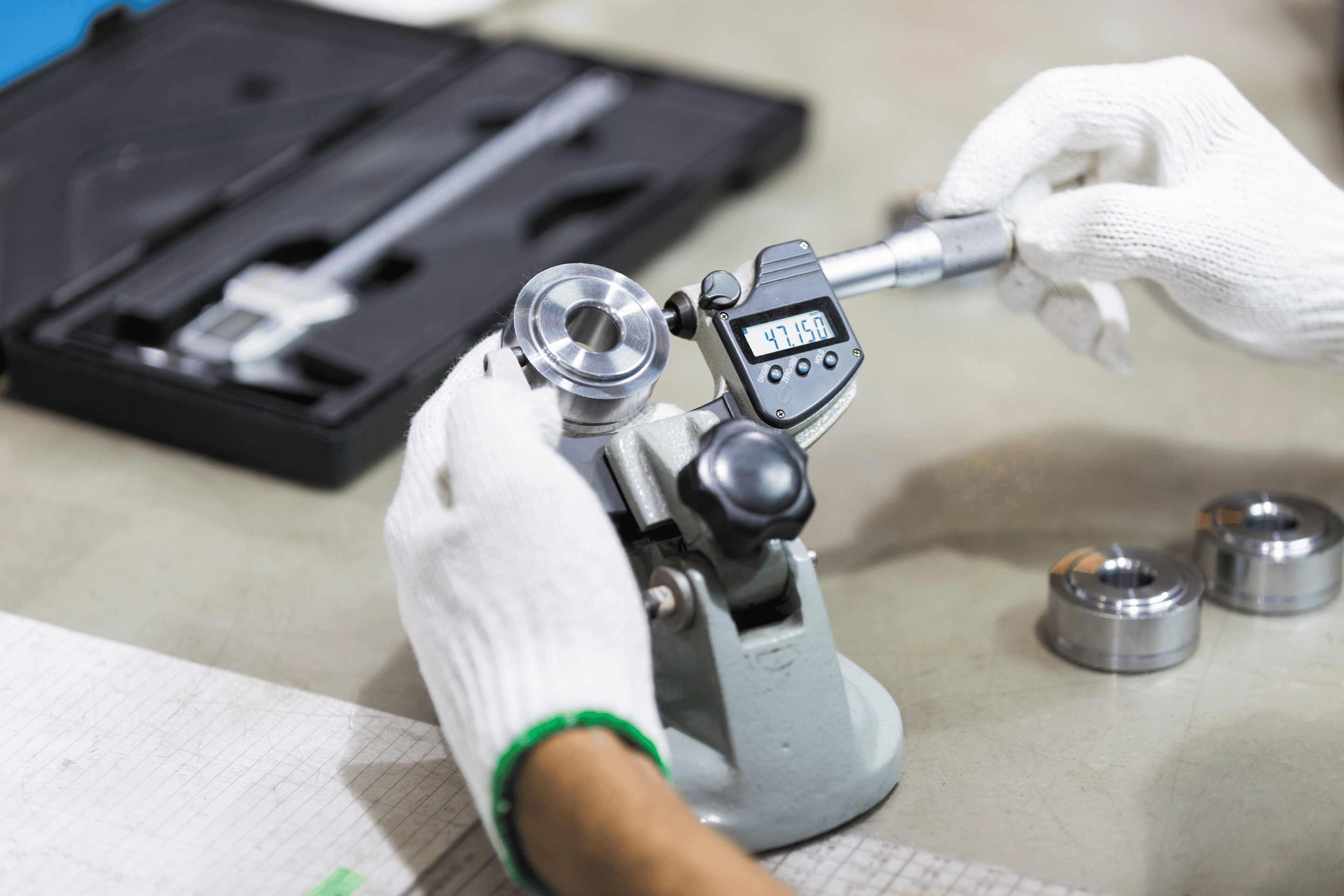 Micrometer calibration digital Web Digital micrometer calibration in progress