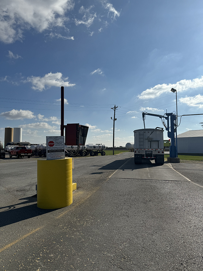 Automated truck scale utilizing the B-TEK Scales DD2050 indicator