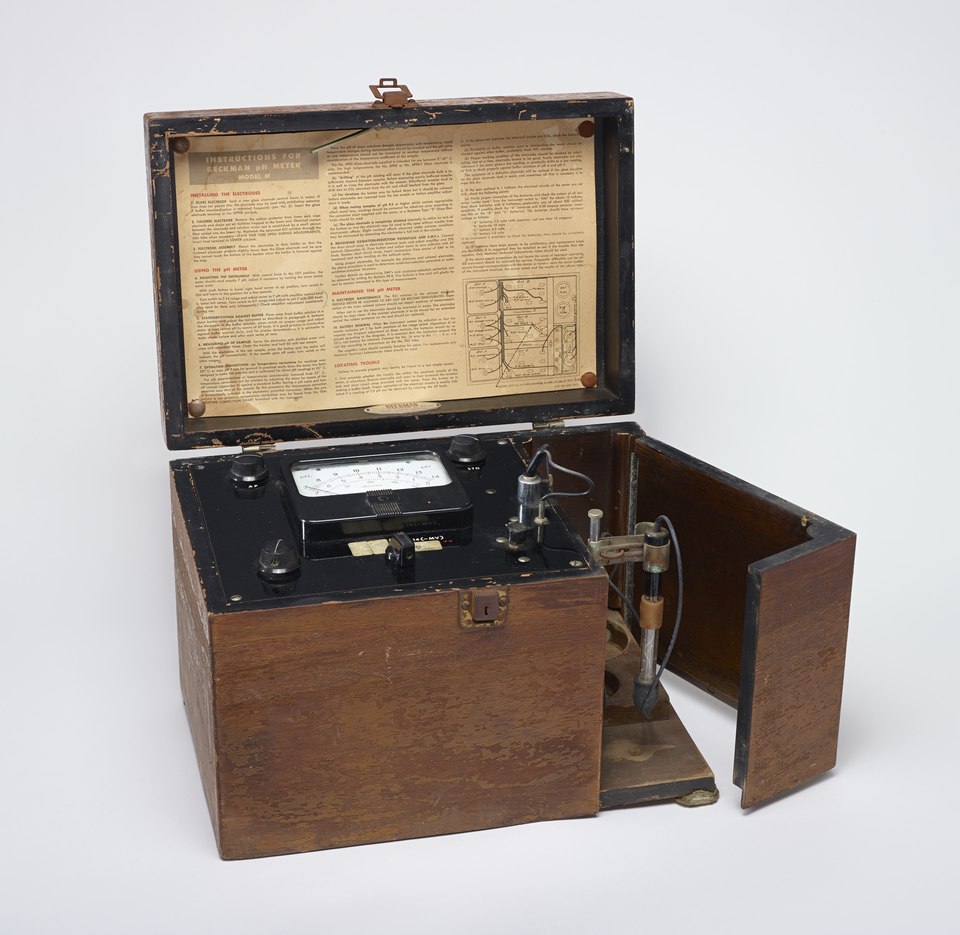 Beckman_Model_M_pH_Meter_2006.072.002.tif Beckman Model pH Meter